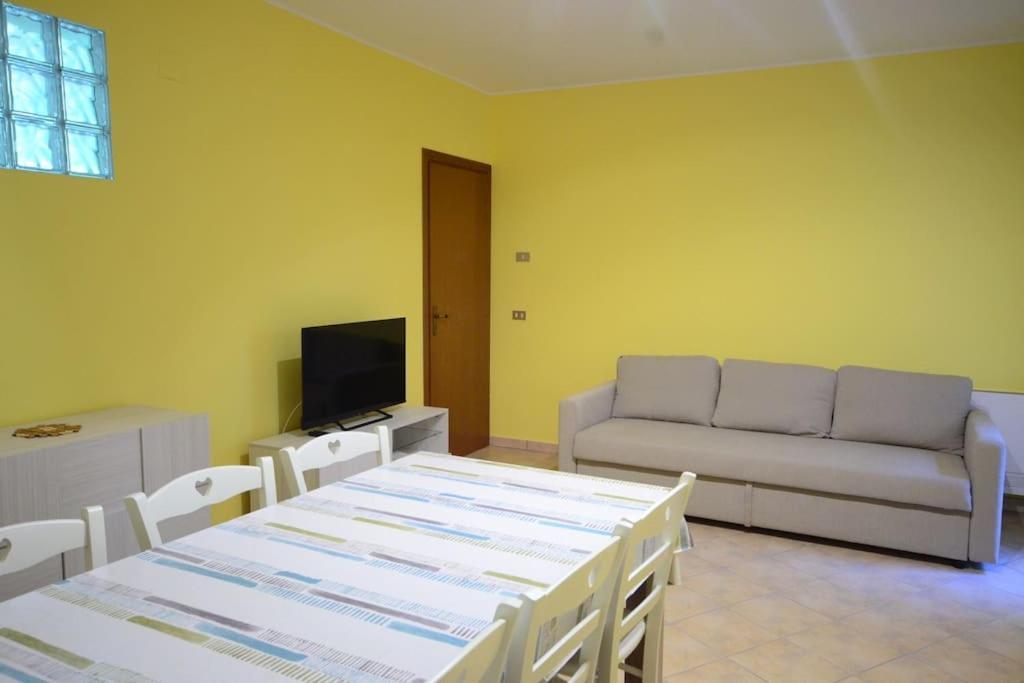 Casa Vacanza Donna Laura Barcellona-Pozzo di Gotto Bagian luar foto