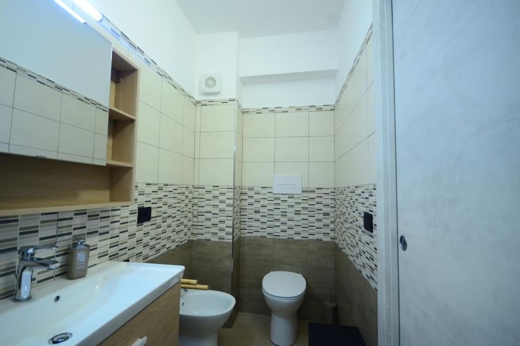 Casa Vacanza Donna Laura Barcellona-Pozzo di Gotto Bagian luar foto