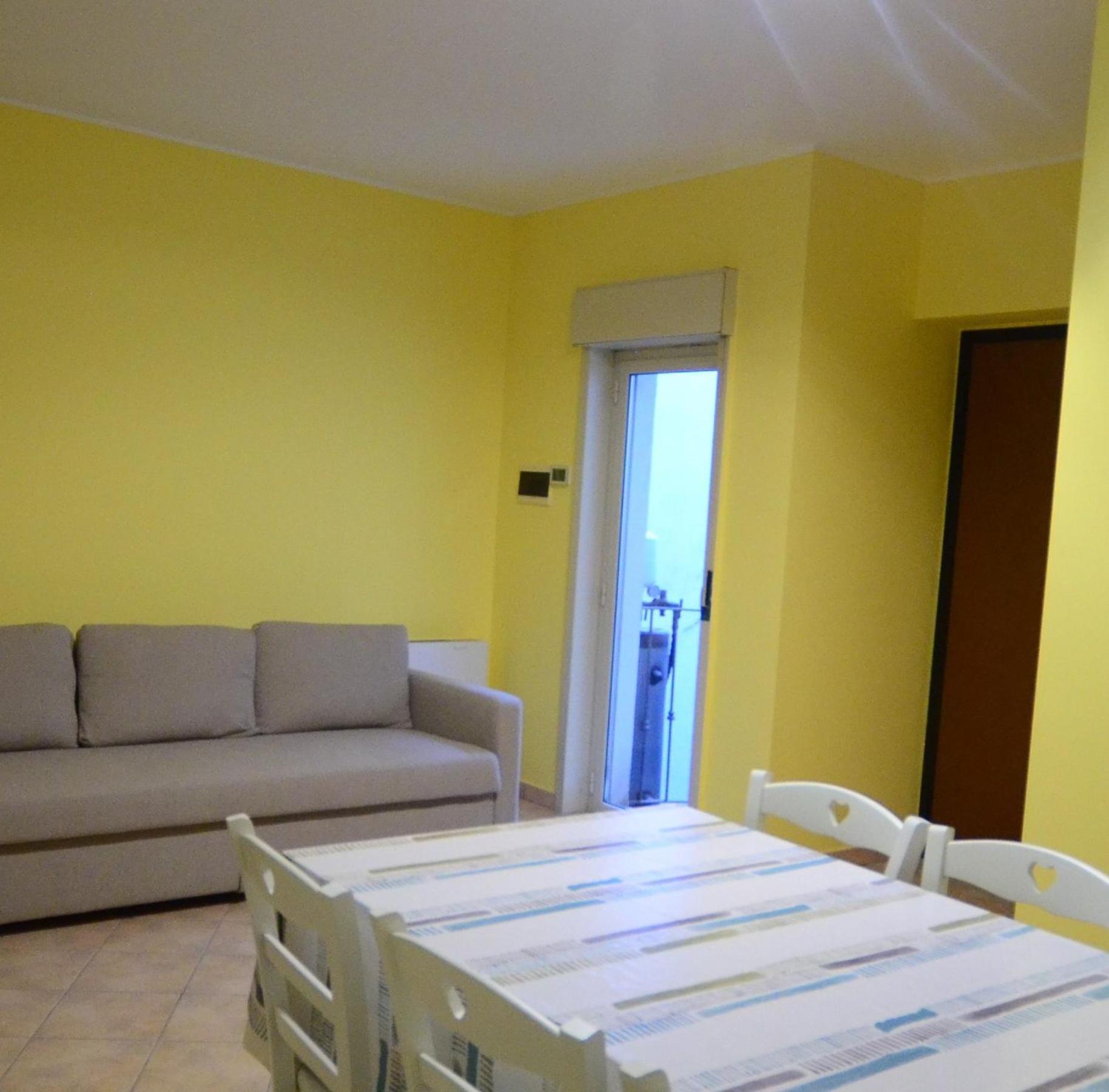 Casa Vacanza Donna Laura Barcellona-Pozzo di Gotto Bagian luar foto